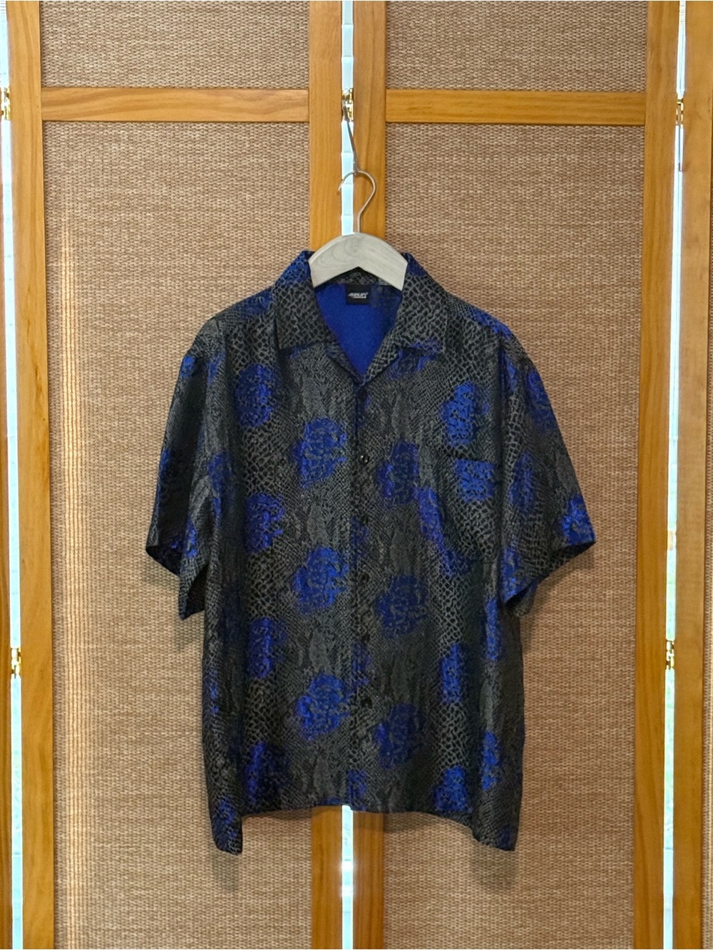 Men's Short-Sleeve Black & Blue Patterned Camp Shirt - Amplify